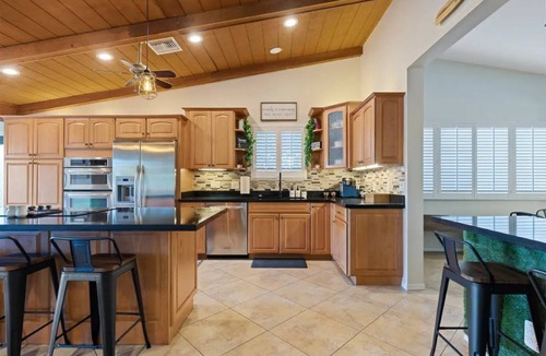 Dobson Ranch Villa | Lakefront Resort Villa - Heated Infinity Pool & 8-Seat Spa - Kayaks - 4BR