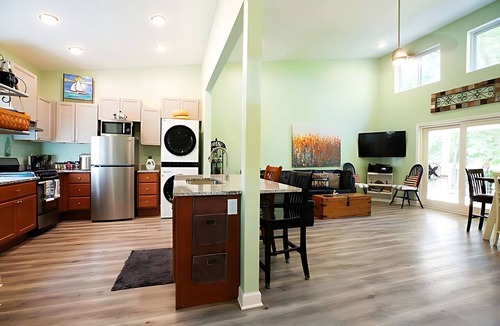 Shelbyville House | Lakefront Retreat: Fishing, Kayaks, Fire Pit & Bourbon Trail