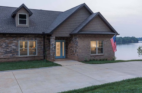 Mooresburg House | Lakefront Retreat in Mooresburg