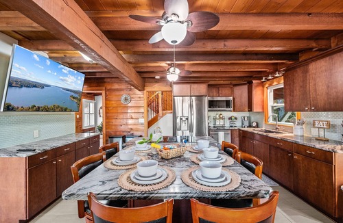 Bowling Green House | Lakefront Retreat - Sleeps 18 - Kayaks + Hot Tub