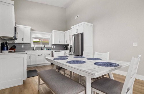 Reeds Spring Apartment | Lakefront Retreat, Swim Dock, Big Patio & Kid Fun Zone