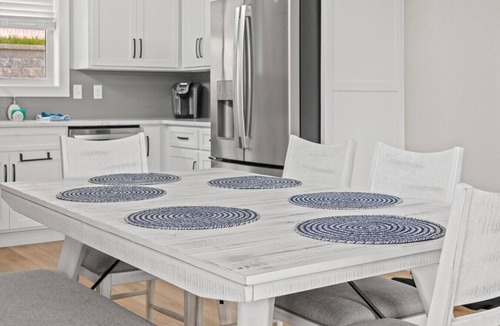 Reeds Spring Apartment | Lakefront Retreat, Swim Dock, Big Patio & Kid Fun Zone