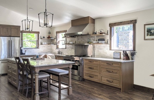 Woods Bay House | Lakefront retreat w/private dock, SUPs & fast WiFi - walk to restaurants!