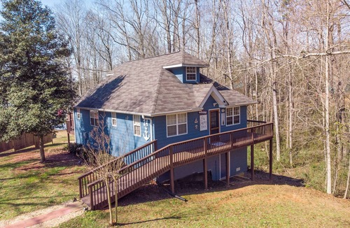 Reed Creek House | Lakefront Retreat with Kayaks and Dock - Minutes to Downtown Hartwell