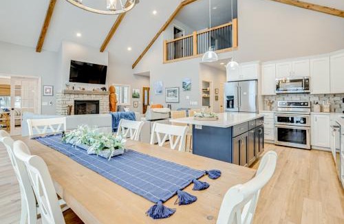 Rhinelander House | Lakefront Rhinelander Cottage w/Private Dock!