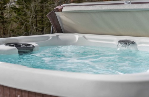 Table Rock House | Lakefront Rooftop Hangout Hot Tub Fire Pit Arcades