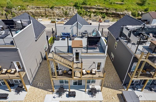 Table Rock House | Lakefront Rooftop Hangout Hot Tub Fire Pit Arcades