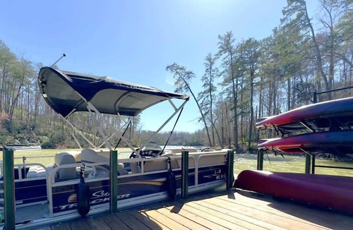 Mill Spring House | Lakefront Sauna Private Dock Kayaks Hot Tub Fire Pit