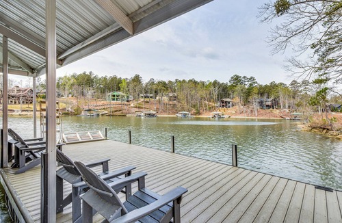 Seneca Apartment | Lakefront Seneca Vacation Rental w/Shared Dock!