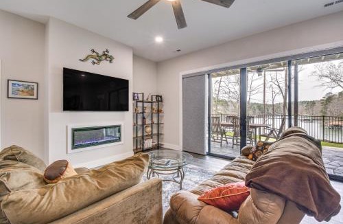 Seneca Apartment | Lakefront Seneca Vacation Rental w/Shared Dock!