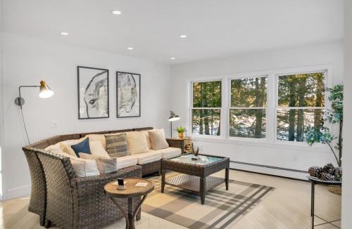 Mount Desert House | Lakefront Single Level Dual King Suites & Dock