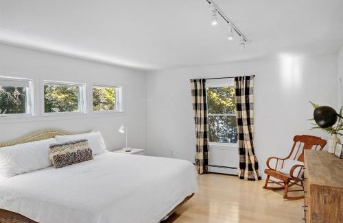 Mount Desert House | Lakefront Single Level Dual King Suites & Dock