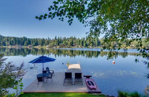 Lake Bosworth House | Lakefront Snohomish Cottage w/Private Dock!