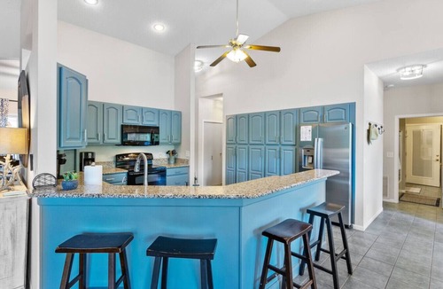 Indian Oaks Apartment | Lakefront Spacious 6BR, Family-Friendly + Lily pad