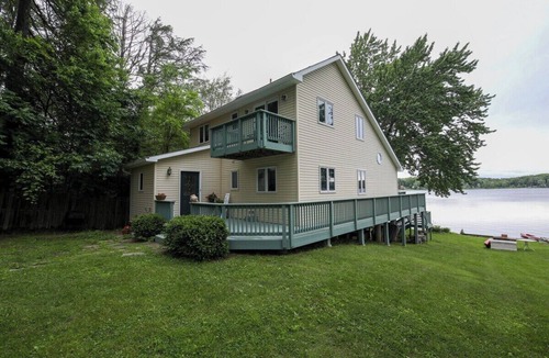Broadalbin Cottage | Lakefront Sunrise Cottage on Galway Lake