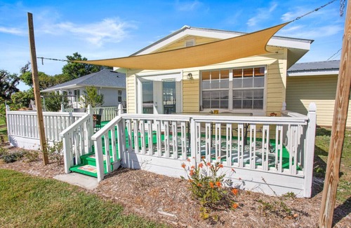 Sebring House | LakeFront Sunrise Cottage