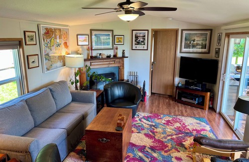 Alburg Cottage | Lakefront Sunset Loon Rock Cottage, private beach, 2-bedroom WiFi free parking