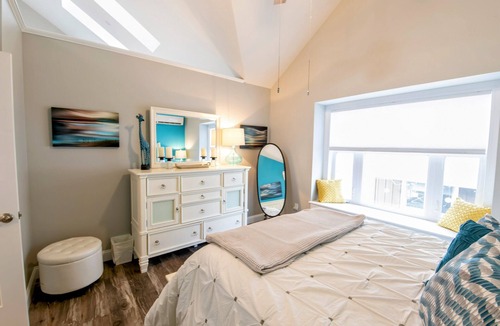 Town of Varick House | Lakefront Sunset Retreat for Two - Peaceful Seneca Lake Escape Near Geneva