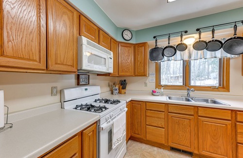 Suring House | Lakefront Suring Home w/Pool Table + Views!
