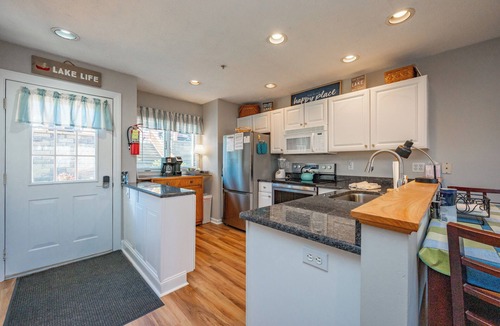 McHenry House | Lakefront Townhome w/Sunrise Views & Hot Tub