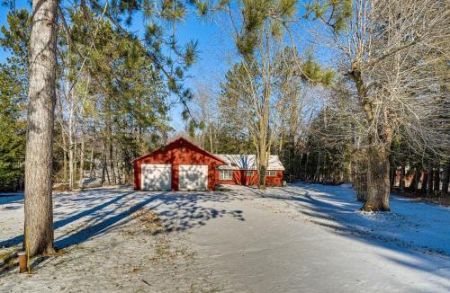 Townsend House | Lakefront Townsend Cabin w/Fire Pit & Dock!