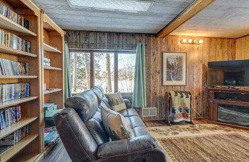 Townsend House | Lakefront Townsend Cabin w/Fire Pit & Dock!