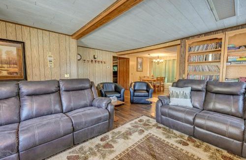 Townsend House | Lakefront Townsend Cabin w/Fire Pit & Dock!