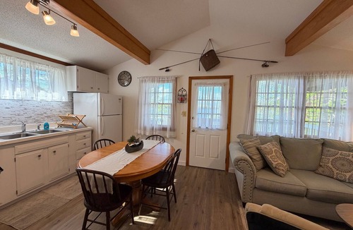 West Hill Lake Cottage | Lakefront Tranquility/Fishermans Delight