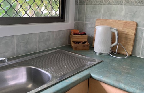 Urangan Cabin | Lakefront Turtle Retreat at Hervey Bay - 300 meters to Beach Hervey Bay