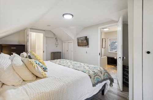 Commerce Township House | Lakefront W/Hot Tub
