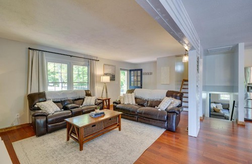 Bracey House | Lakefront Vacation Rental w/Views & Hot Tub!