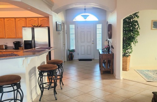 Fort Mohave House | Lakefront vacation Fish, Kayak, Swim, BBQ, Relax. Minutes to Laughlin & Rivers