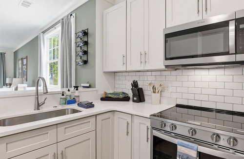 Jacksons' Gap House | Lakefront Villa @ Bay Pines- Unit 7