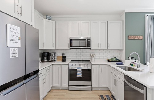 Jacksons' Gap House | Lakefront Villa @ Bay Pines- Unit 8