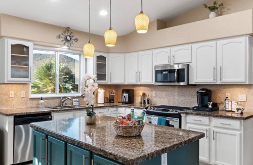 Arrowhead Lakes House | Lakefront w/Pool & Hot tub & Boat & Gym & Massage