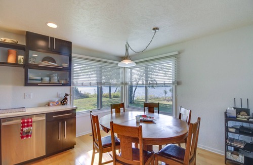 Walker Cabin | Lakefront Walker Home w/Boat Dock & Lift!