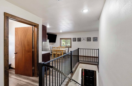 Moses Lake Cottage | Lakefront Washington Home w/Private Pool & Sauna