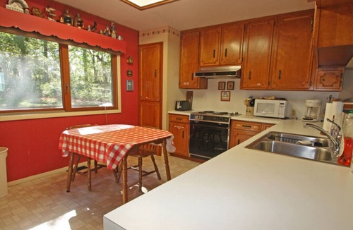Kelleys Island House | Lakefront Western Breeze Cottage - 4Bdrms/2Baths