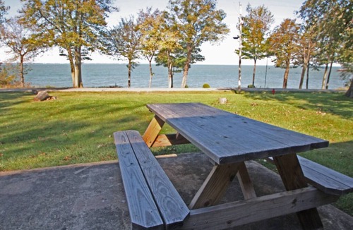 Kelleys Island House | Lakefront Western Breeze Cottage - 4Bdrms/2Baths