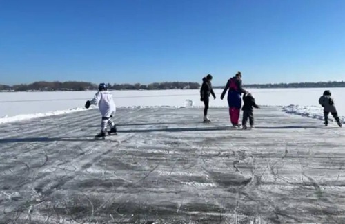Navarre Cabin | Lakefront Winter getaway on Lake Minnetonka!