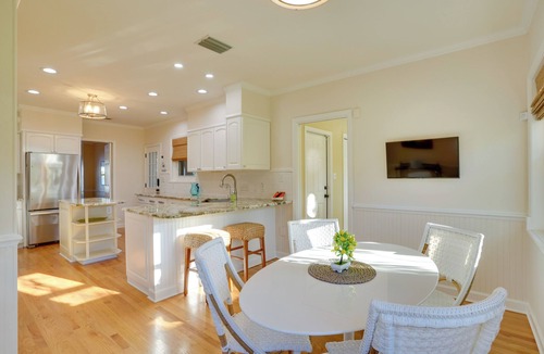 Winter Haven Cottage | Lakefront Winter Haven Retreat: Hot Tub & Patio!