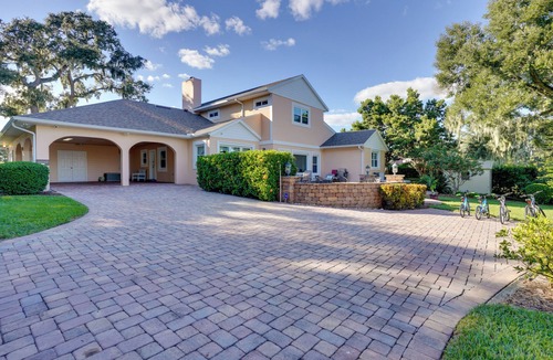 Winter Haven Cottage | Lakefront Winter Haven Retreat: Hot Tub & Patio!