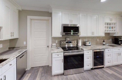 Bronston House | Lakefront Woodson Bend 115-4