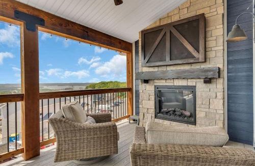 Branson House | Lakehouse Lodge