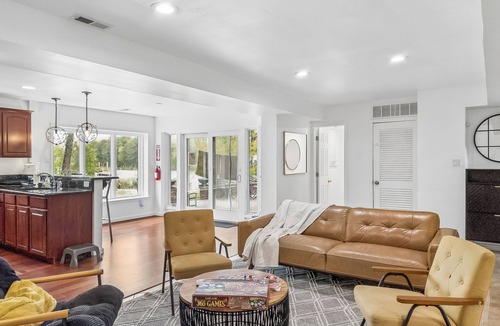Marlton House | Lakehouse with Gorgeous View Family Friendly!