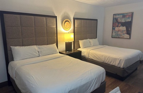 Westlake Corner Hotel | Lakeinn
