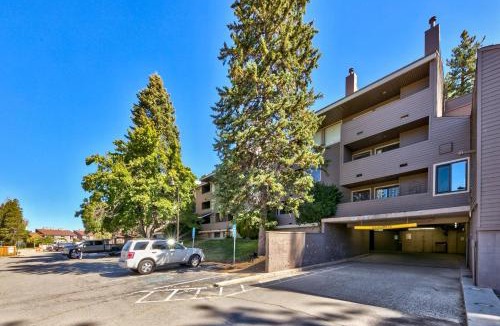 South Lake Tahoe House | Lakeland Village #433 Resort fun walk to Beach Hot Tub Pools