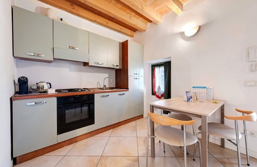 Sale Marasino House | Lakely Nest Holiday Home with Lake View, Wi-Fi and Air Conditioning