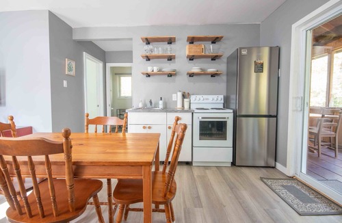 Killaloe Cottage | Lakepoint Cottage Resort