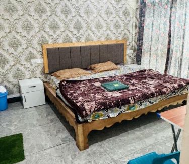 Dal Lake House | Lakes and peaks